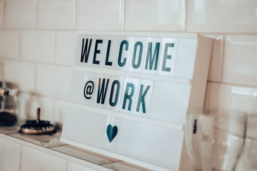 @work Willkommen Aufsteller