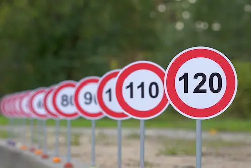 velocidad minima auto