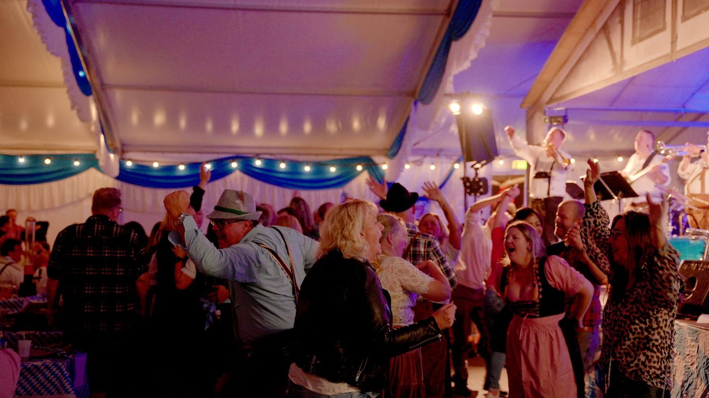 Fullt dansegulv utover kvelden