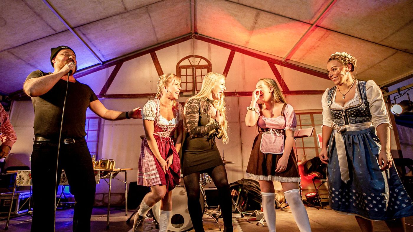 Sang og dirndl på scenen