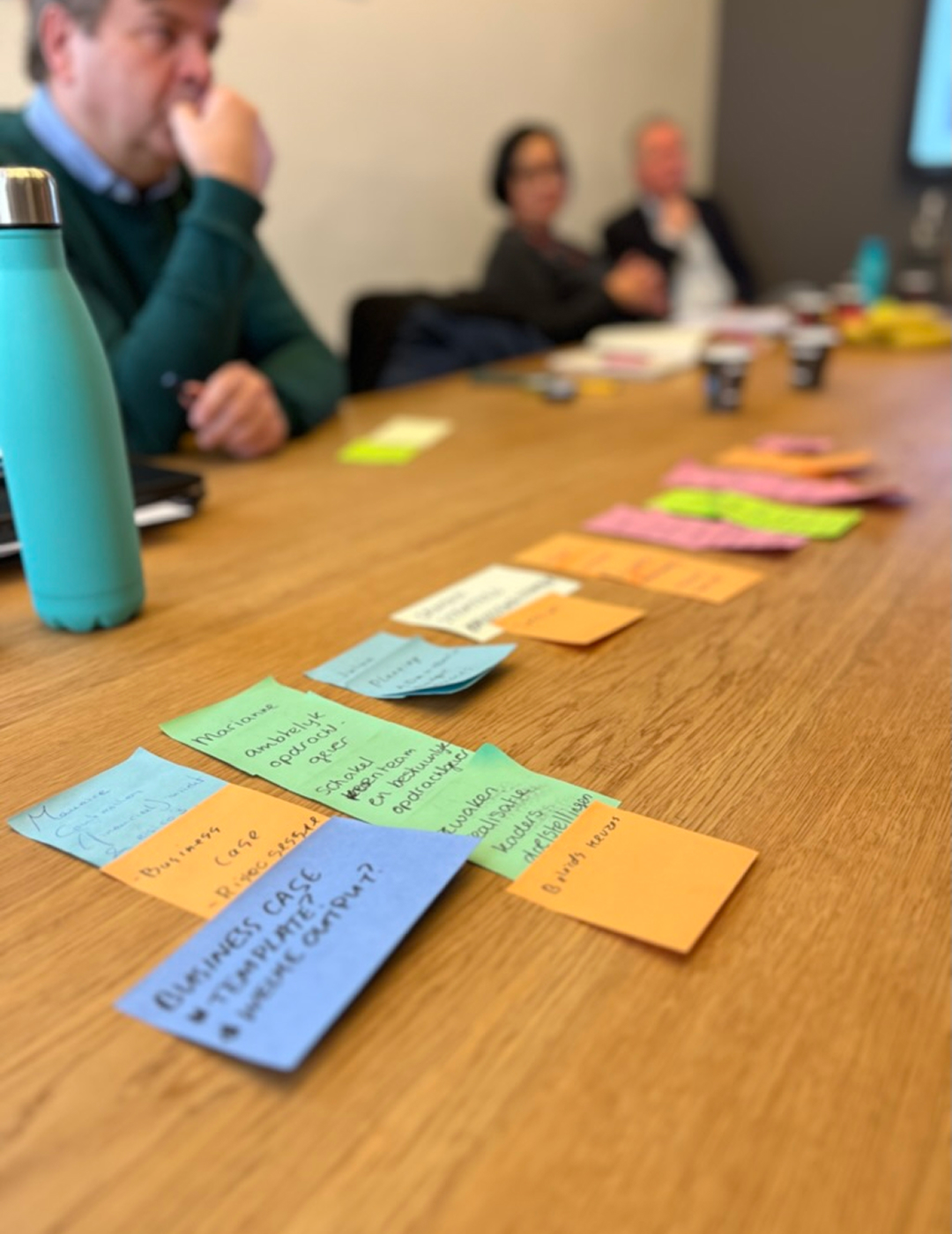 foto van postits tijdens werksessie projectteam