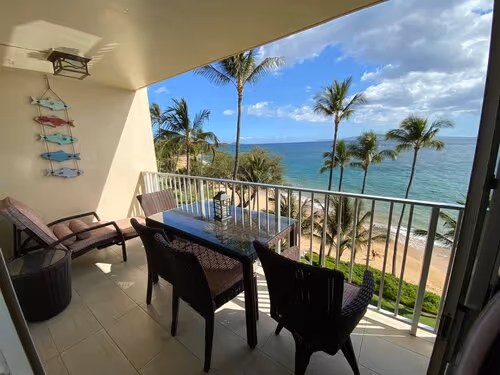 Hotel Condo Balcony Unit in The Hale Pau Resort  Photo courtesy @jenniferf 