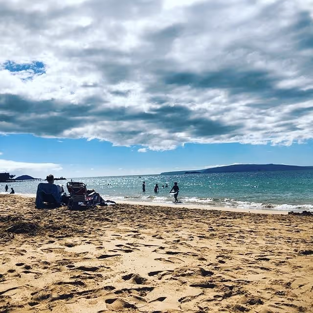 relaxing at the beach on maui Photo courtesy @cexarhos