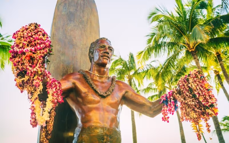 Hawaiian Leis: Ancestral Traditions & Customs