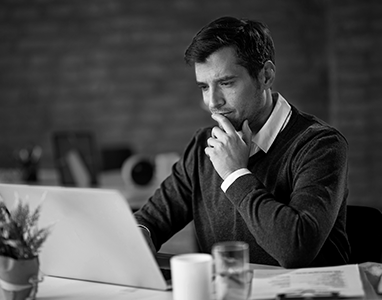 The title of the post, “How to Price Silent Auction Items: Bidding Increments & More”‍