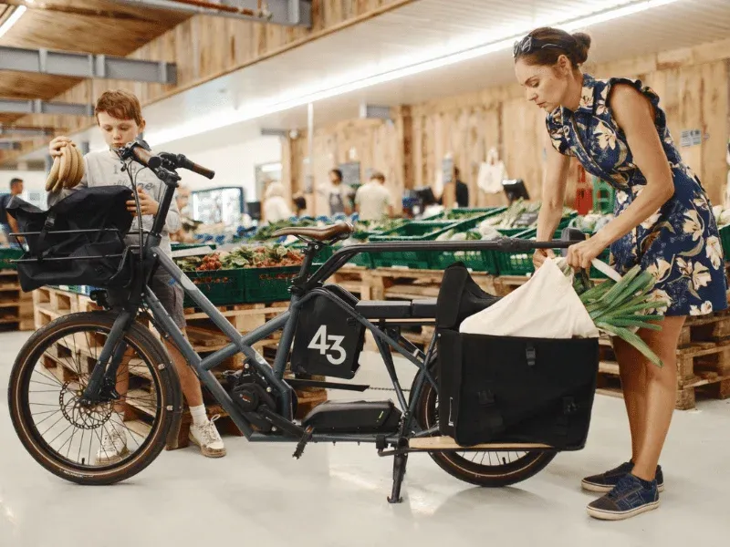 Gray Bike 43 cargo bike with a rack, used for shopping, with a visible wooden interior