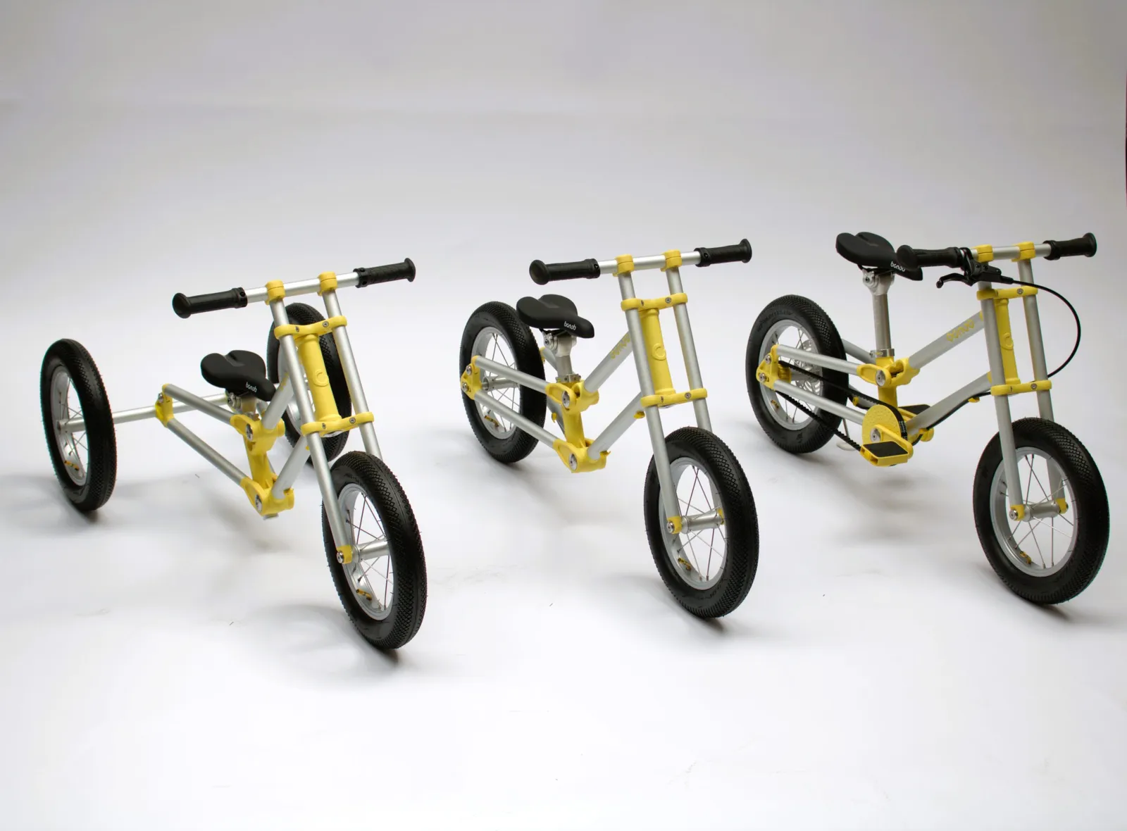 Les trois configurations du vélo enfant évolutif Bonob 1TO3 jaune : tricycle, draisienne et vélo à pédales