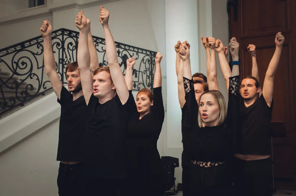 MIKRO MAKRO META - Südamerika-Tournée