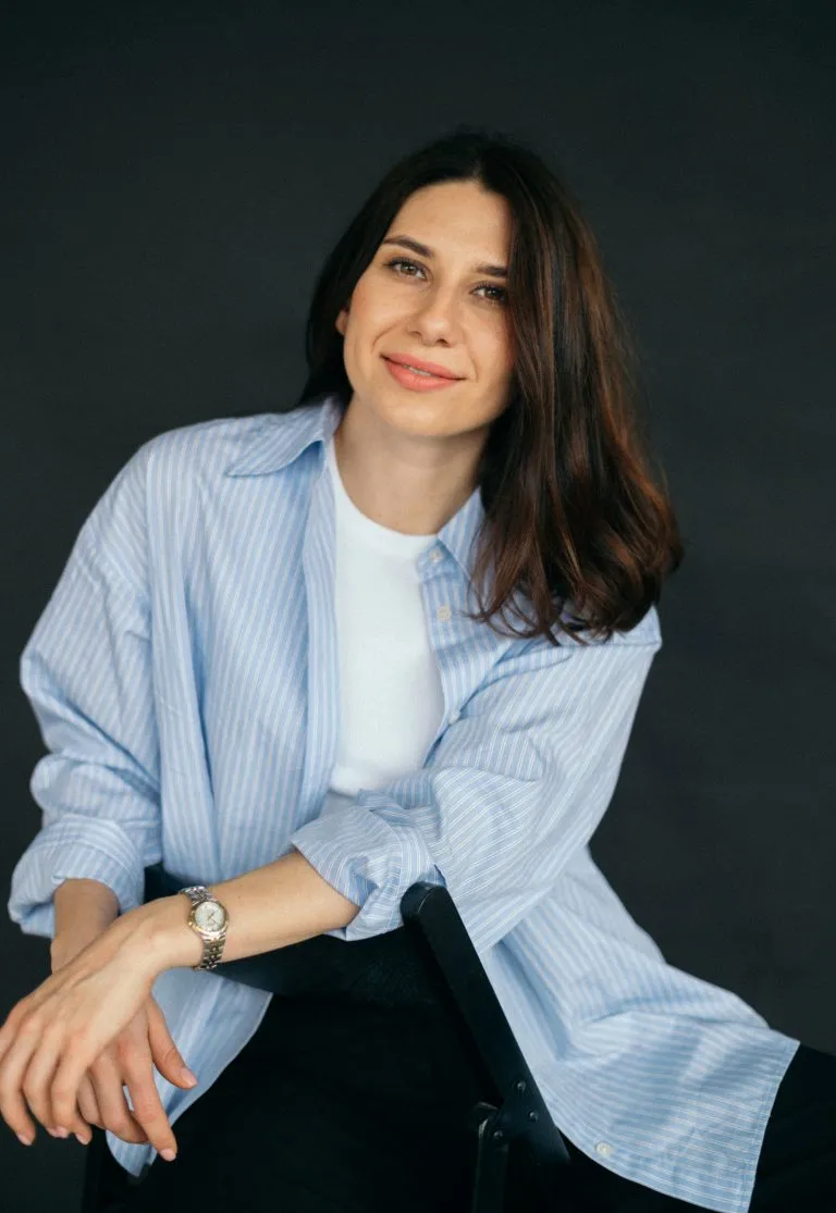 [headshot] image of satisfied customer shaking hands with company representative (for a fintech company)