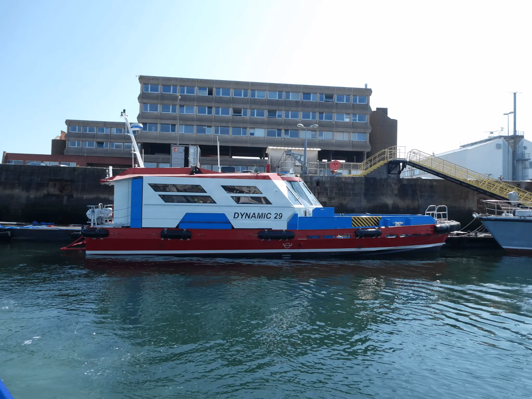 Le nouveau design de crewboat surfer mis à l'eau