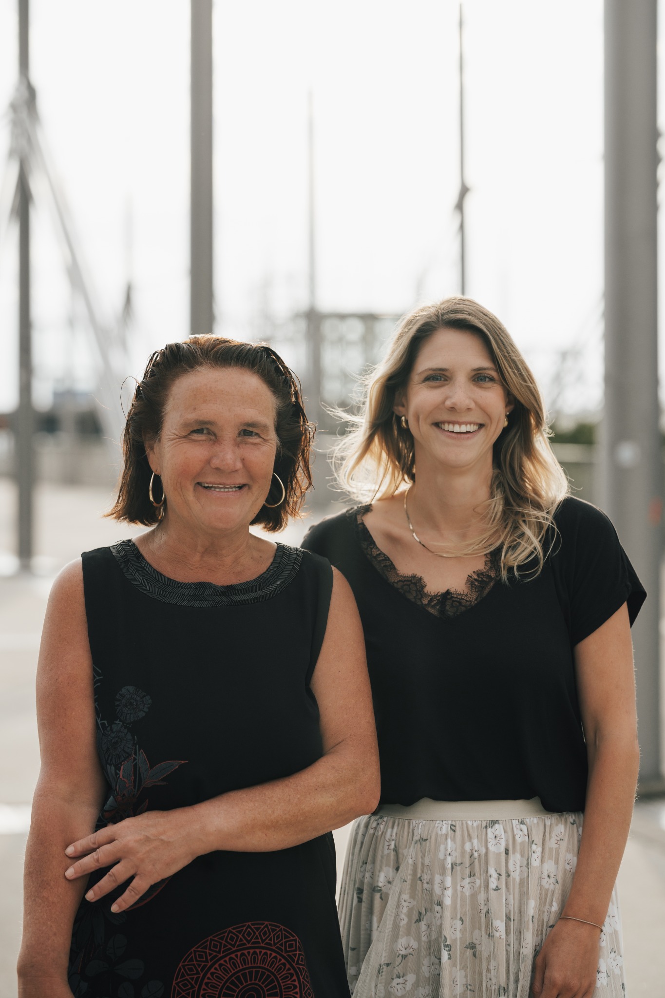 Anke Benkhentache und Lea von Schwichow von A&L Hörgeräte