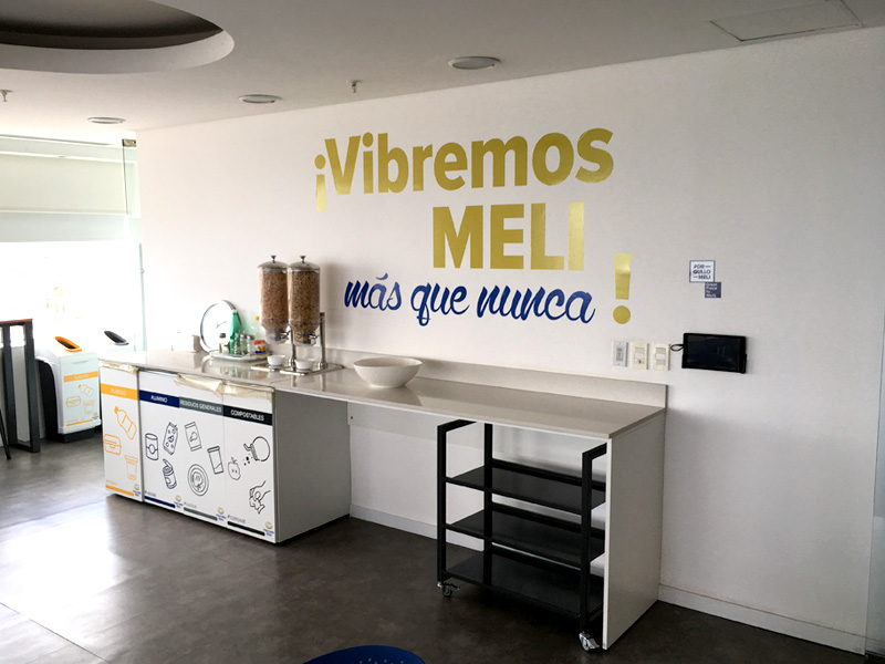 Cartelería para activación Mercado Libre
