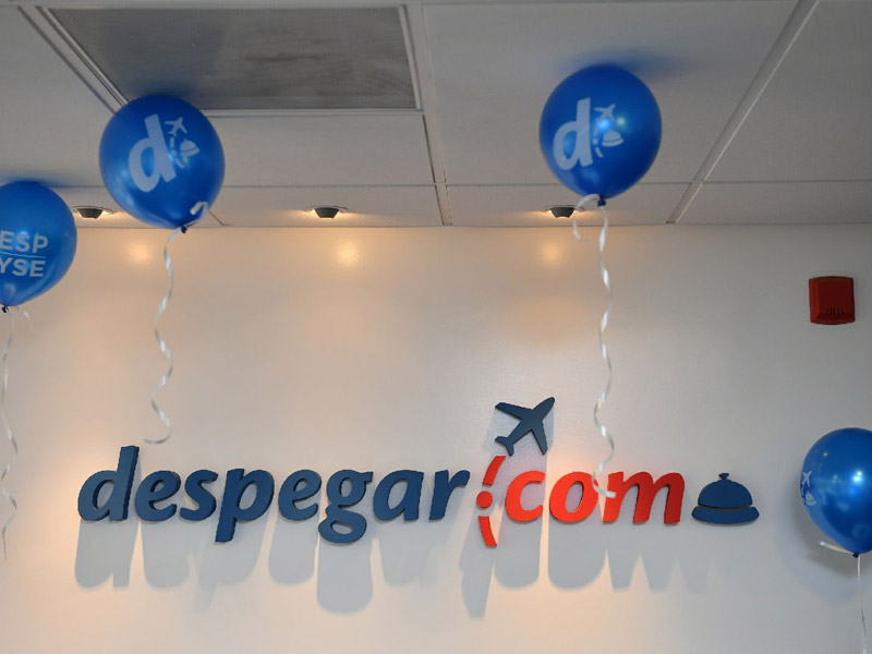 Decoración para activación Despegar