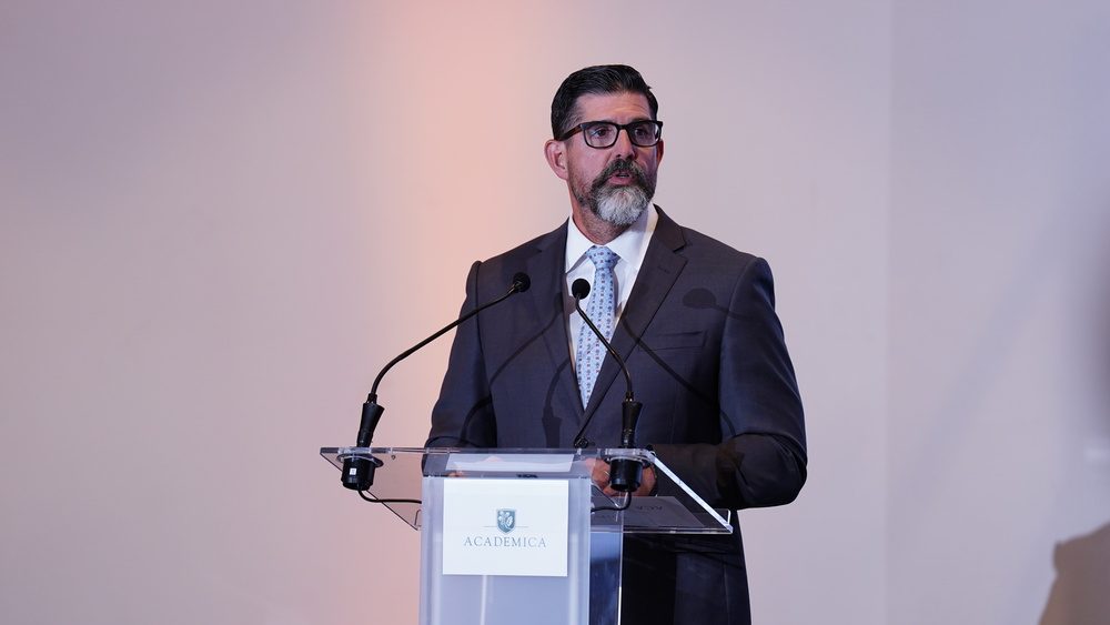 Manny Díaz Jr., comisionado de Educación de Florida, en la graduación 2025