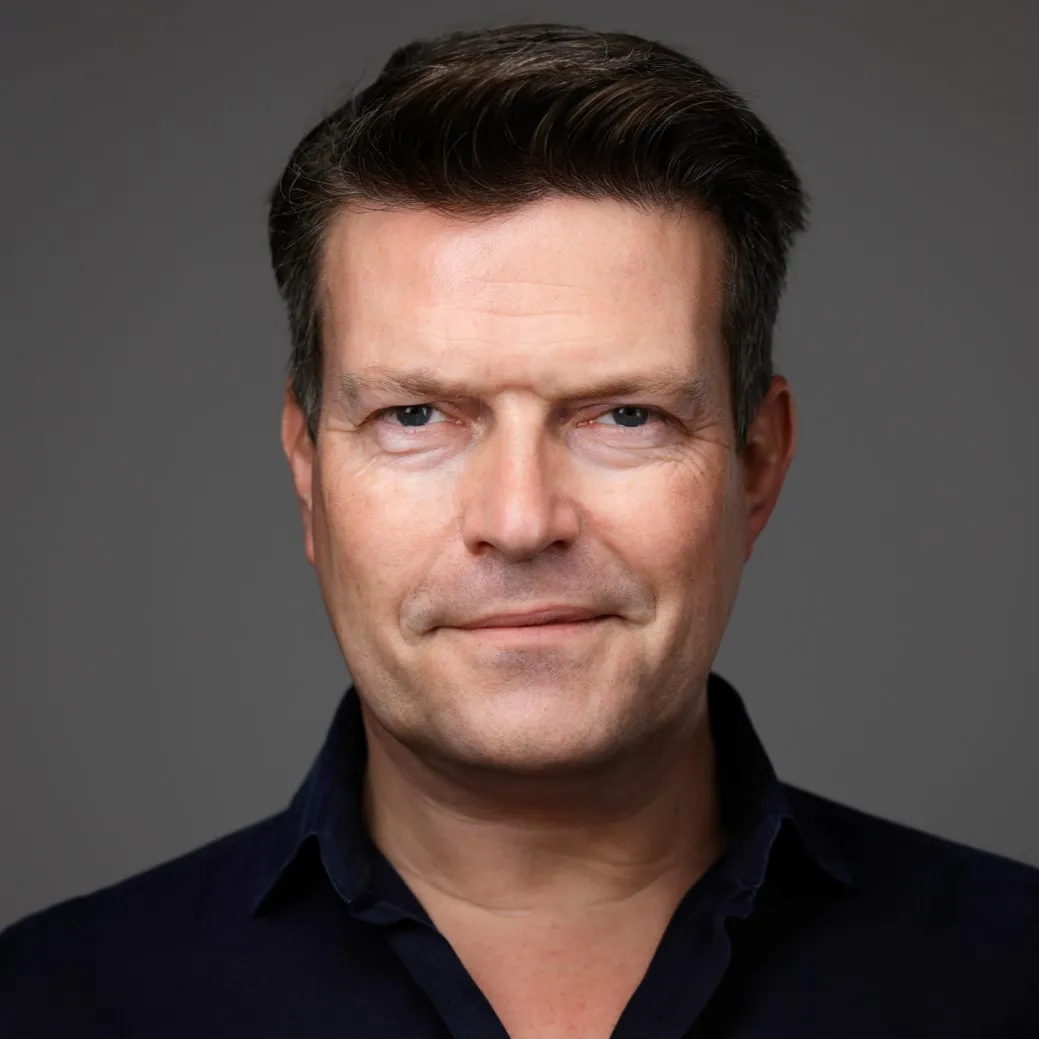 Headshot of Alex Hamilton