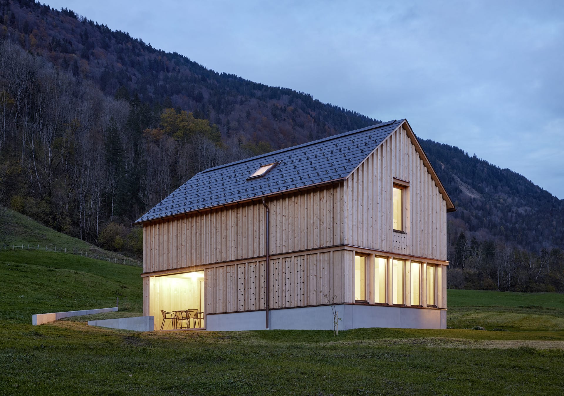 Aussenansicht von Haus "Frieda" in der Abenddämmerung