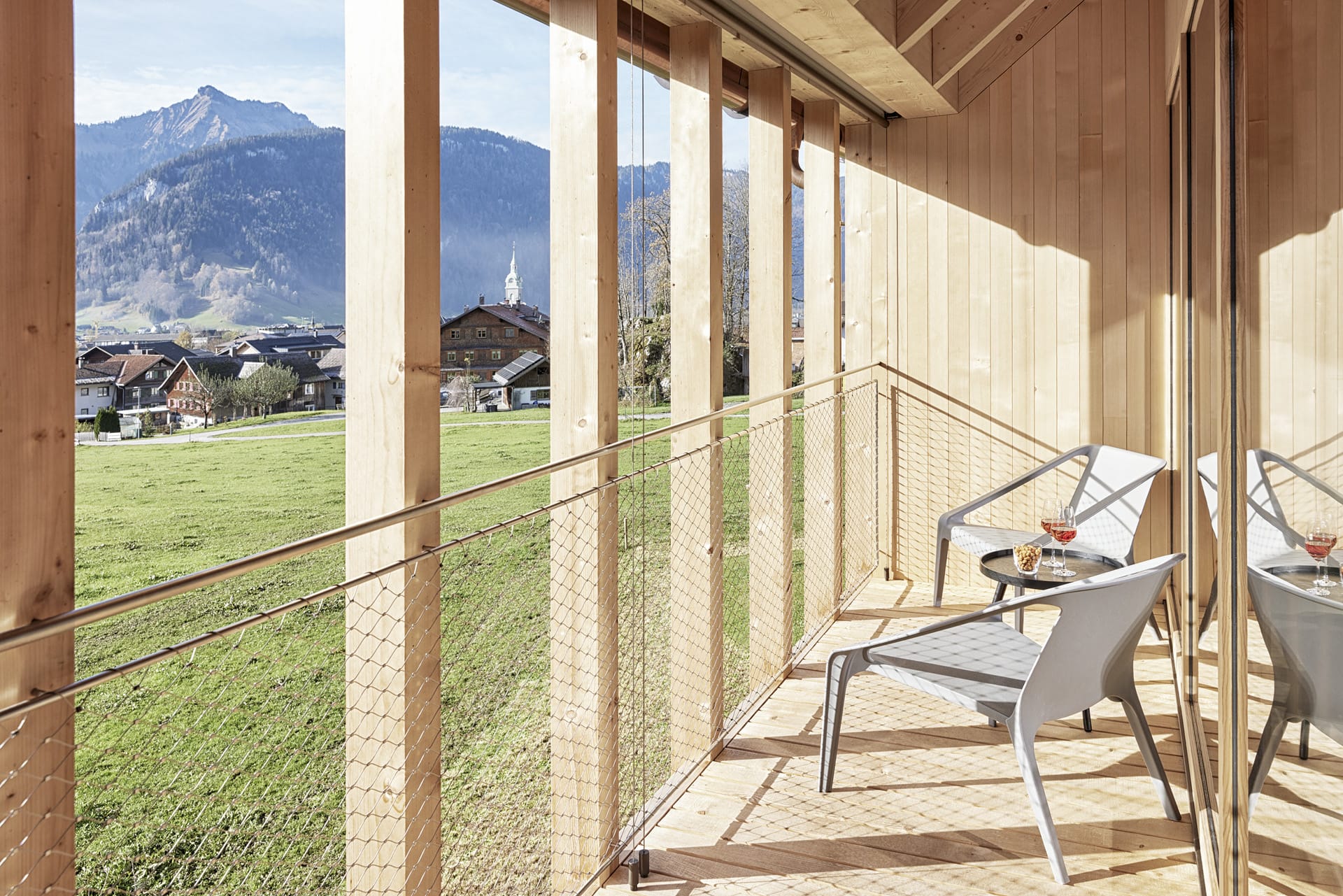 Balkon von Johann mit gemütlichen Stühlen zum Relaxen.