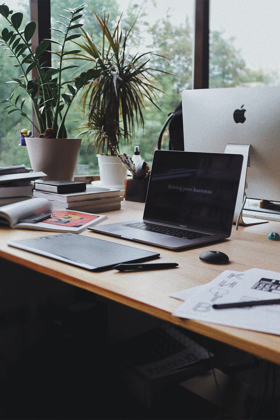 Desk with MacBook (© Olena Sergien - unsplash)