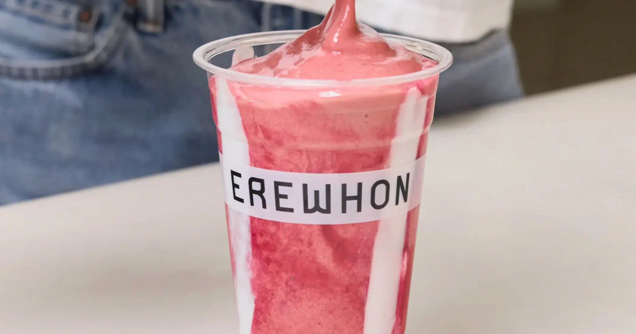 Erewhon’s $22 Smoothie Strategy: How Celebrity Drinks Became “Accessible Luxury” Erewhon’s $22 Smoothie Strategy: How Celebrity Drinks Became “Accessible Luxury”