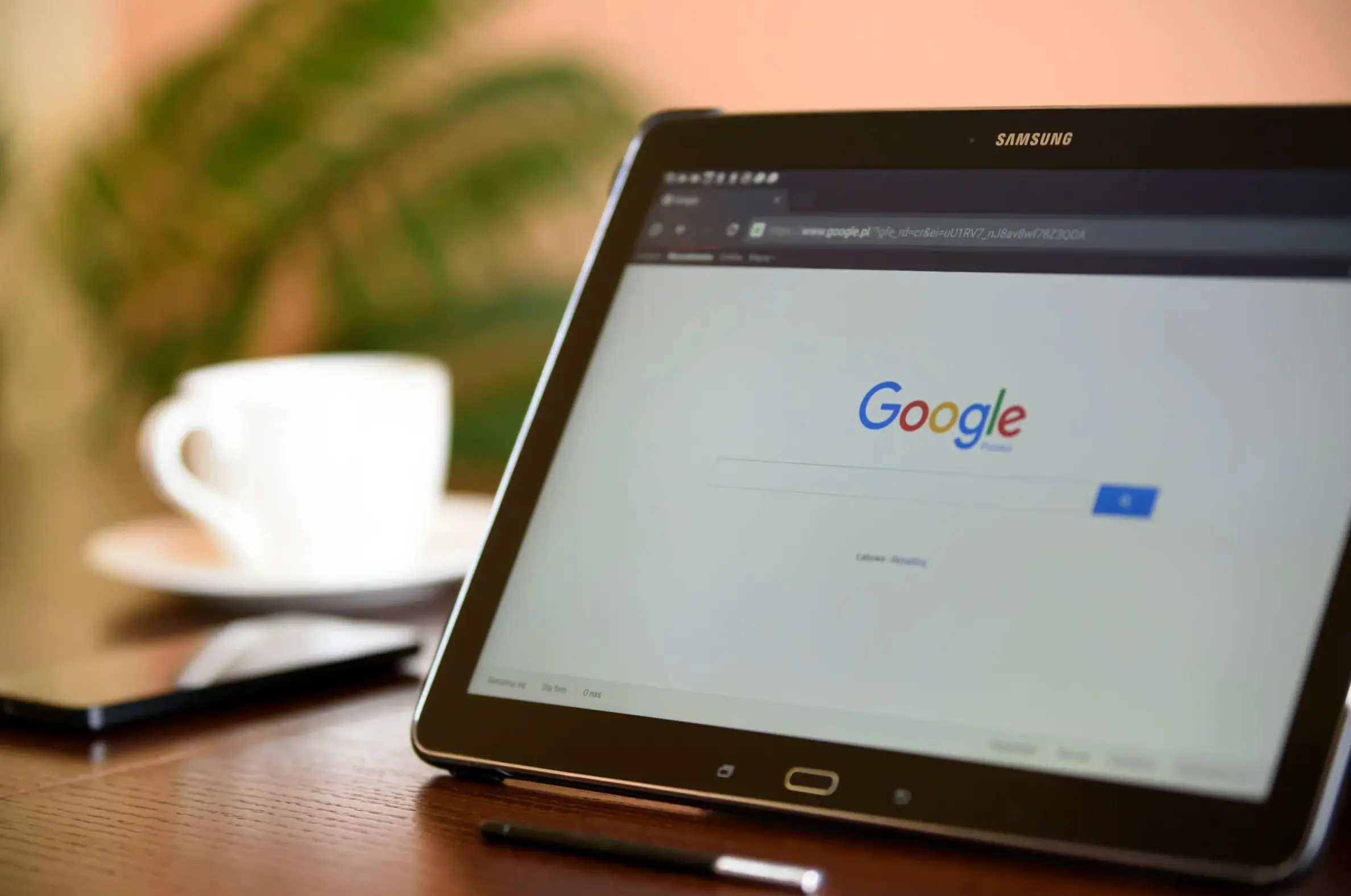 Google search engine on tablet