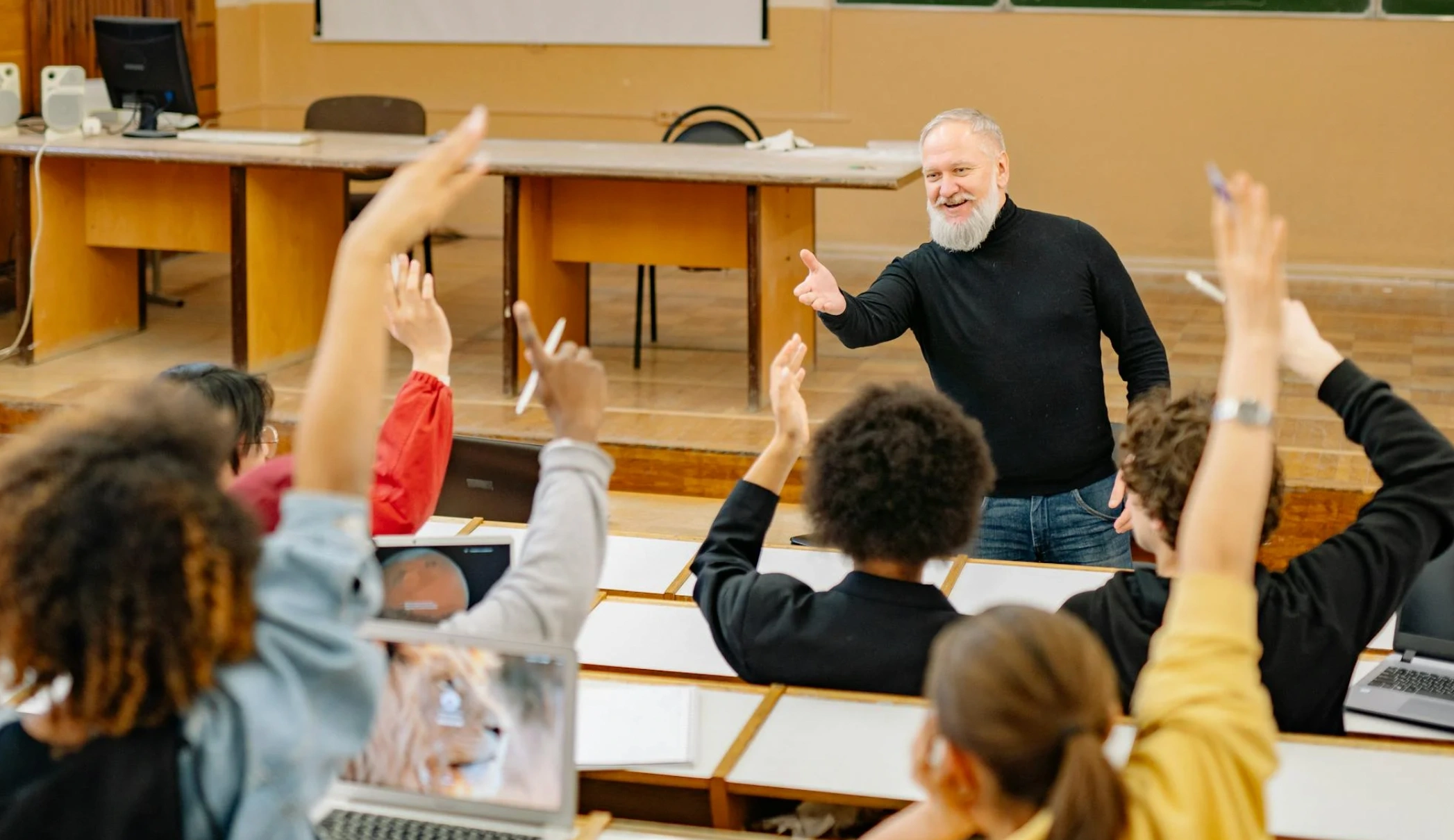 professor answering student questions
