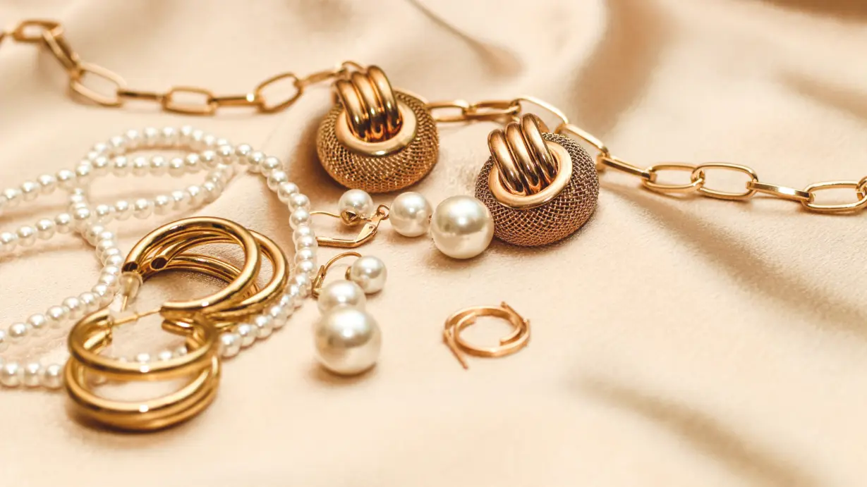 different types of jewelry