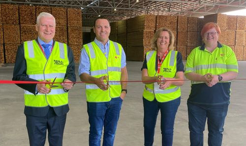 Hon. Michael McCormack, CEO Jim Bindon, Mayor Julia Ham and Site Manager, Kristina Kaminski Cutting the Ribbon
