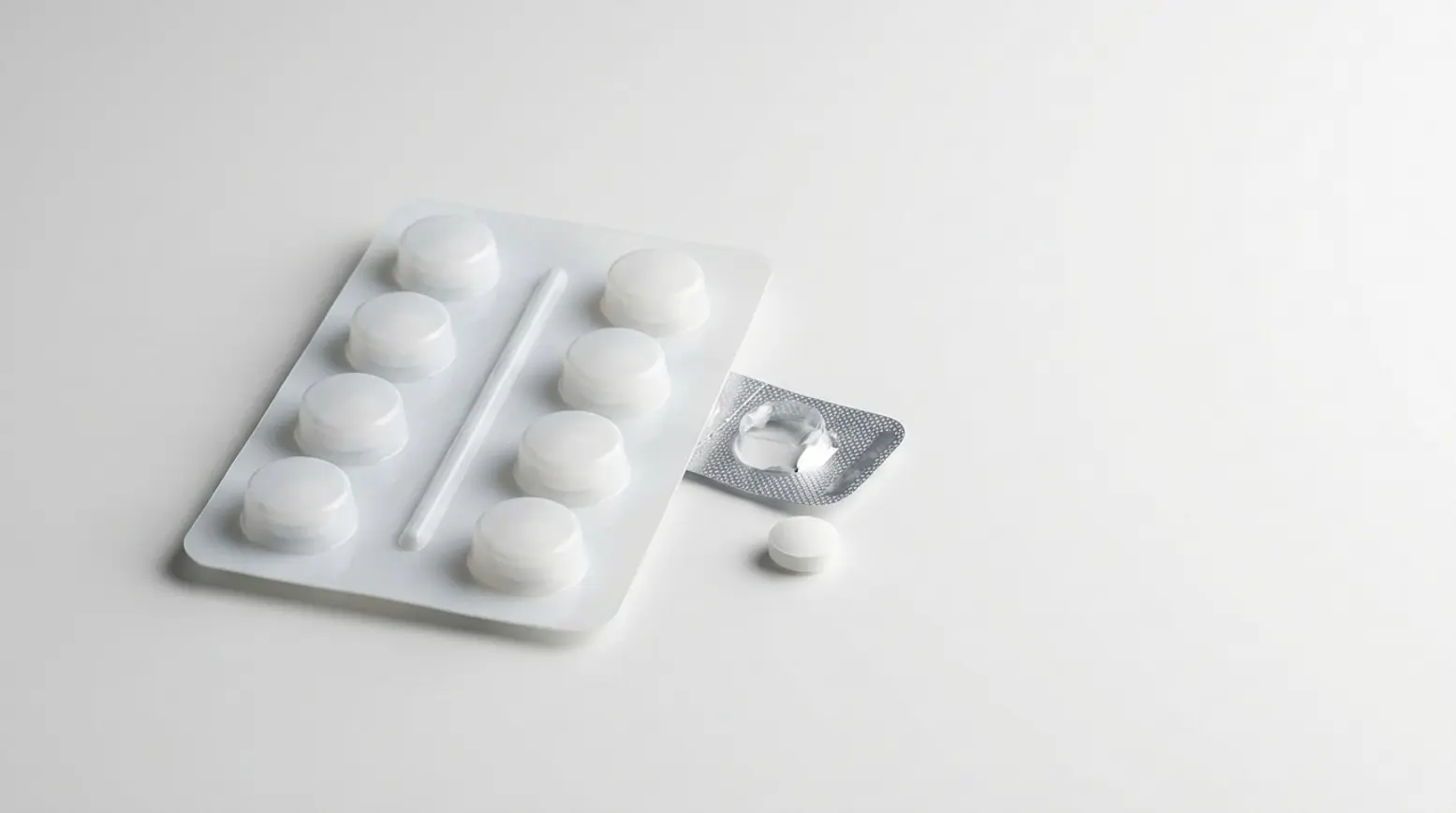 A clean, photorealistic mono-material blister pack with tablets, showcasing pharmaceutical packaging details.