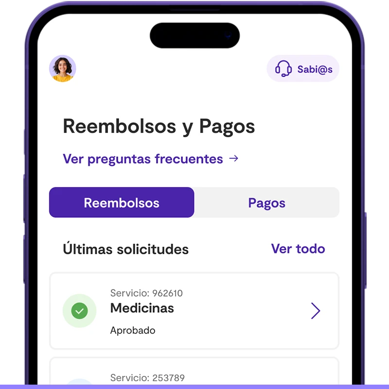 Interfaz de aplicación con historial de reembolsos médicos clasificados como “En proceso” y “Resueltos”.