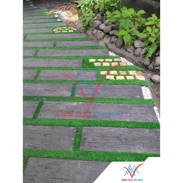 Gạch giả gỗ lát sân vườn