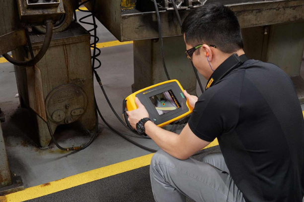 Cómo detectar fugas ocultas de aire comprimido, gas y vacío Y beneficios  ocultos | Fluke