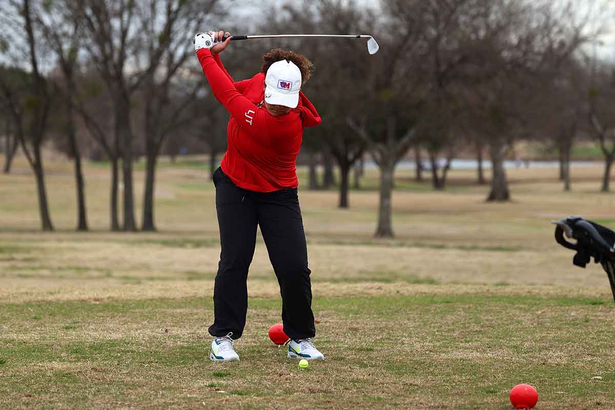 MHS student Paityn Carter on the golf course.