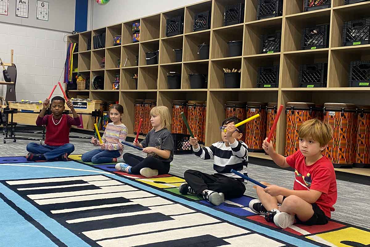Elementary students in music class