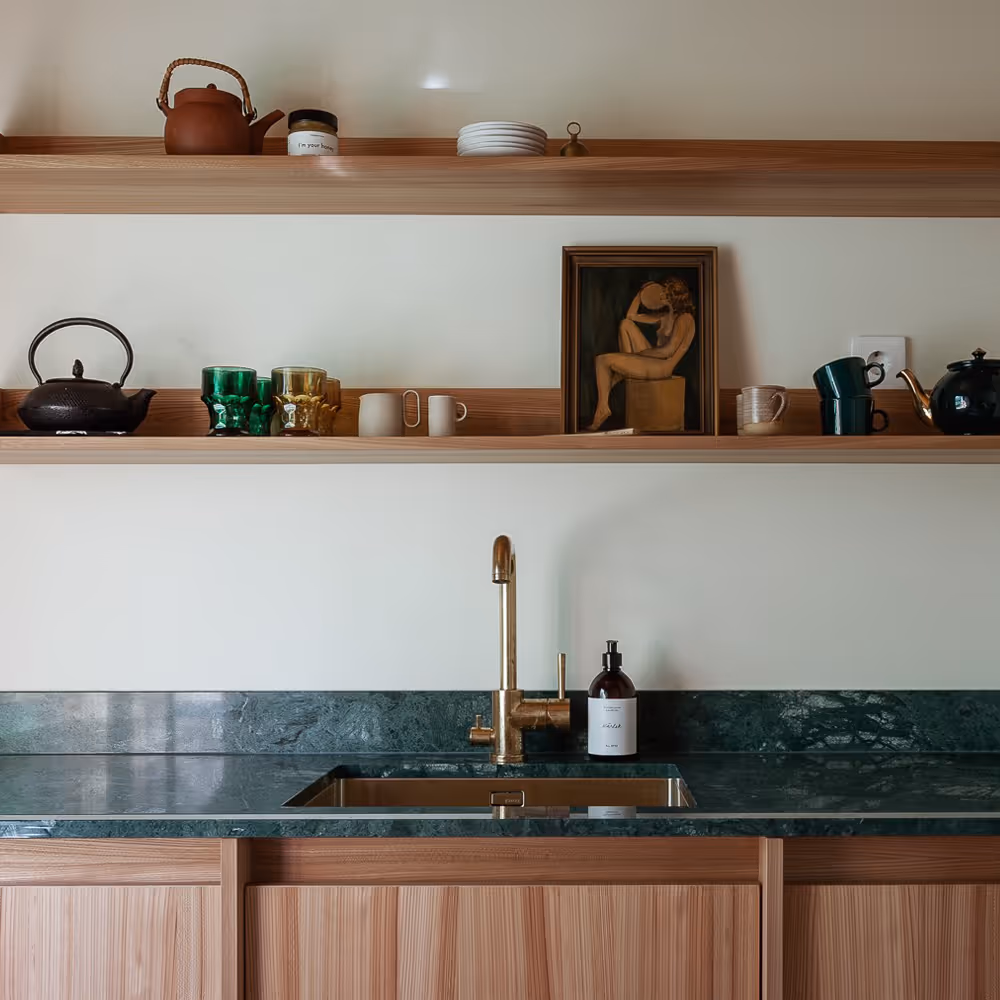 Taamiviilukaappi ja massiivipuurunko