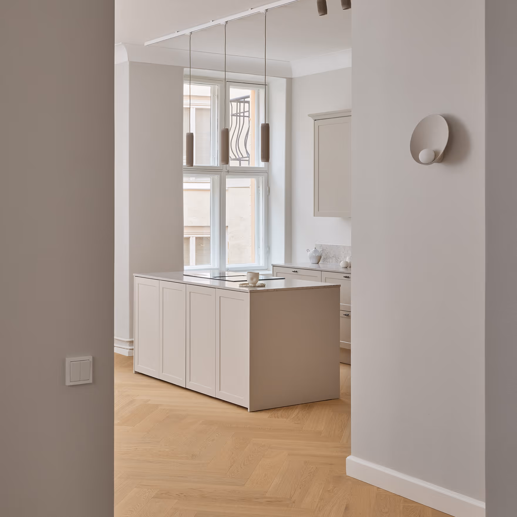 Taamiviilukaappi ja massiivipuurunko