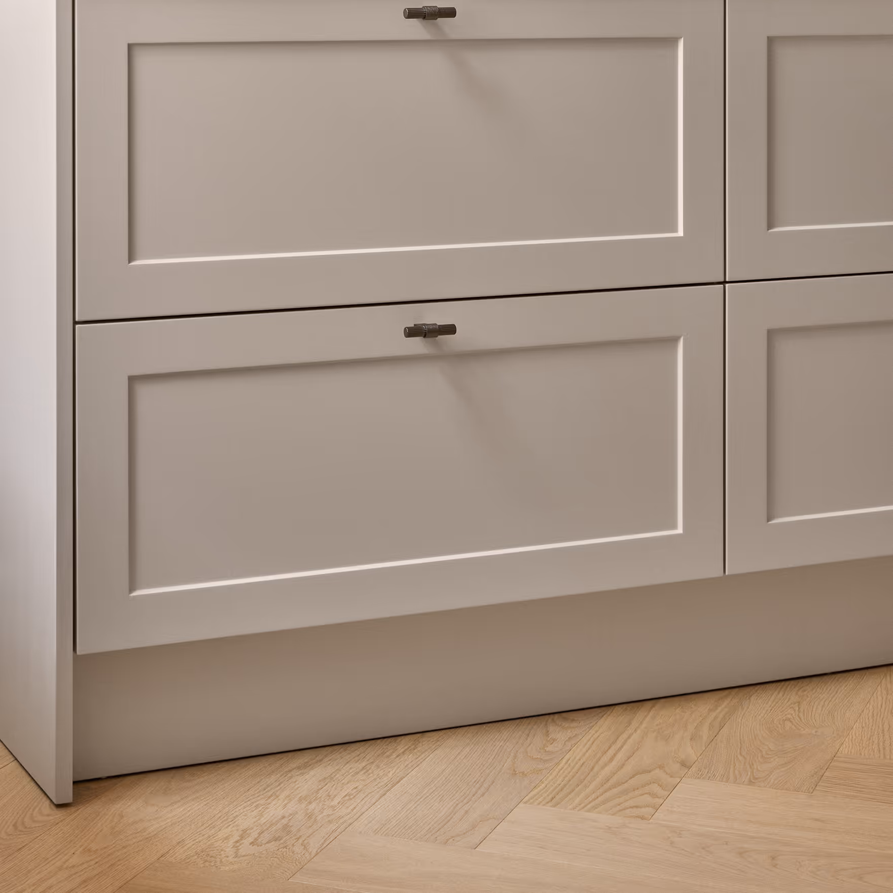 Taamiviilukaappi ja massiivipuurunko