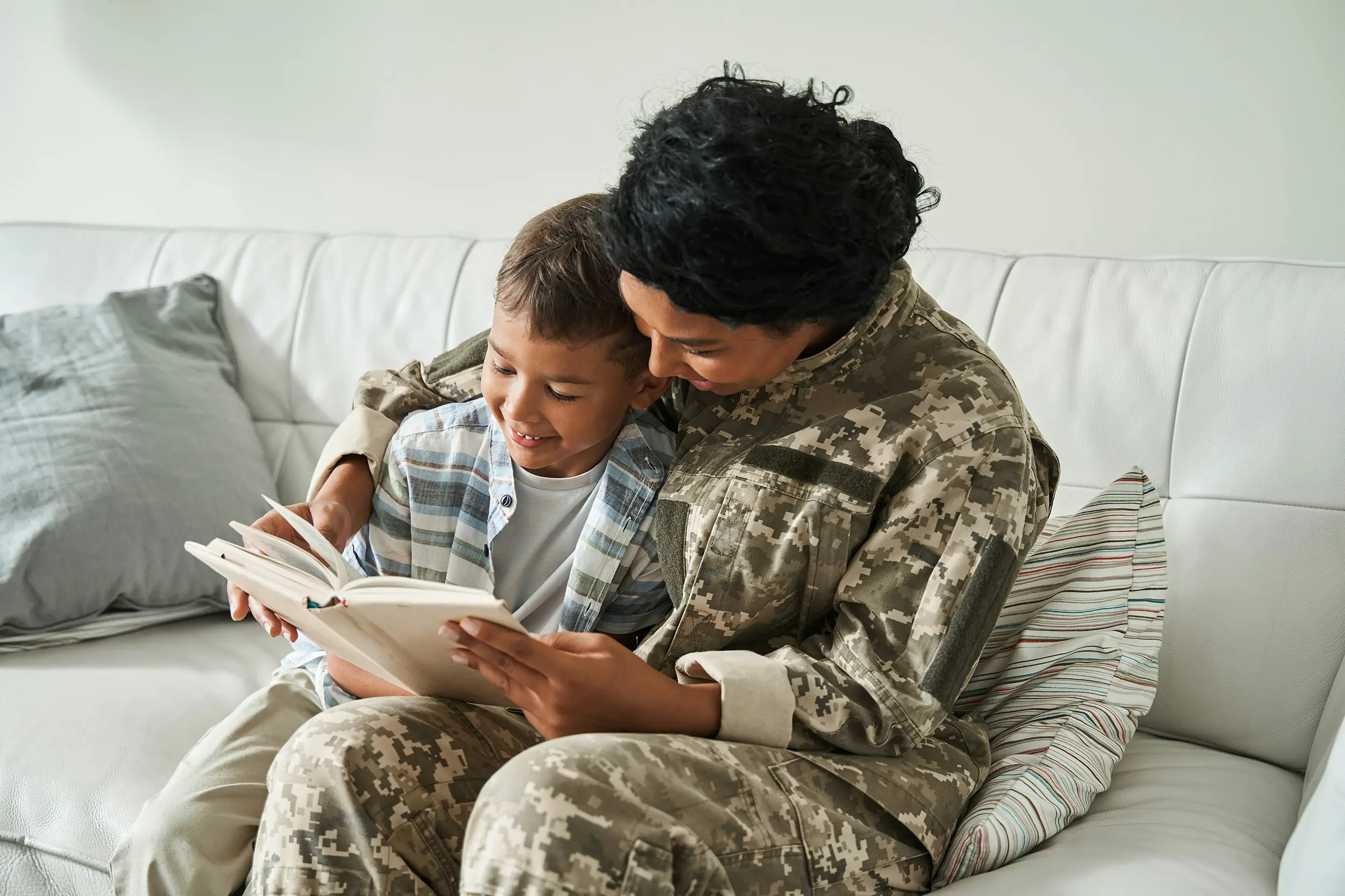 Mom in military uniform reading to child after veterans counseling in Richmond, VA.