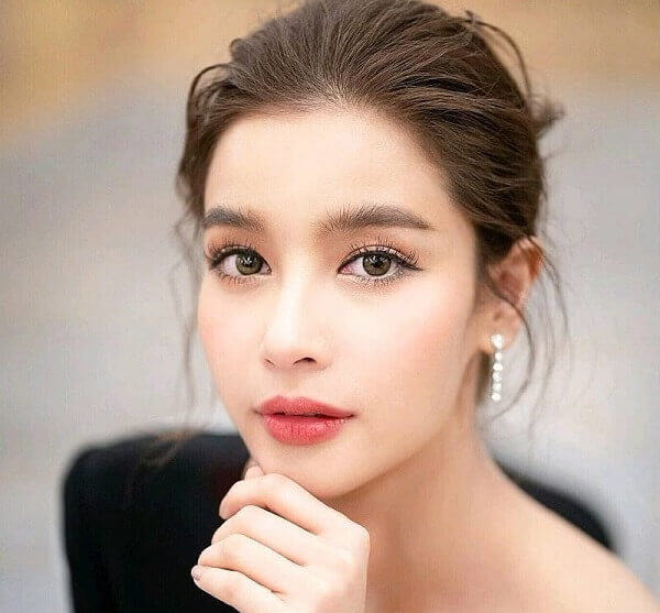 Mẫu chân mày ngang Thái