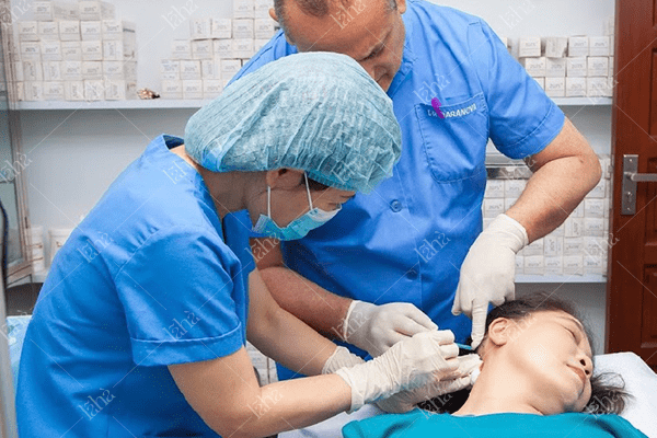 Bạn cần được tham vấn bởi các bác sĩ da liễu trước khi tiêm botox