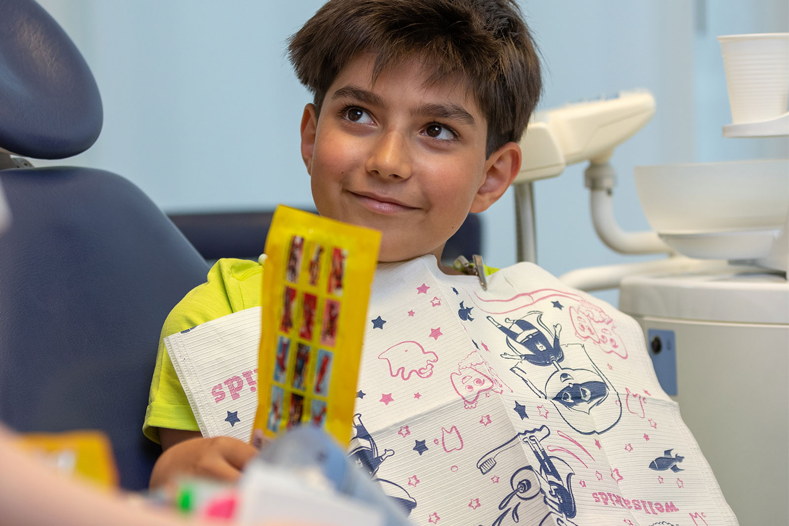 Kinder kommen gern in die Zahnarztpraxis Dr. Farspour