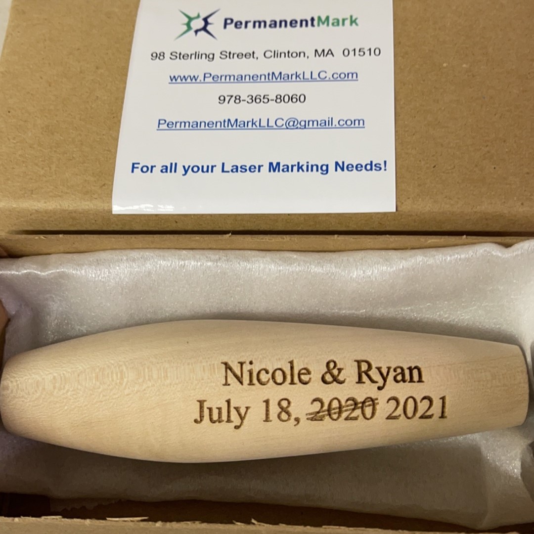 Wood couple's engraving