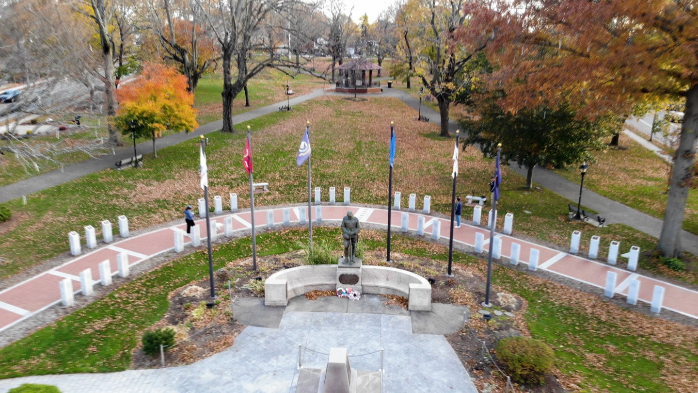 Veterans' walkway