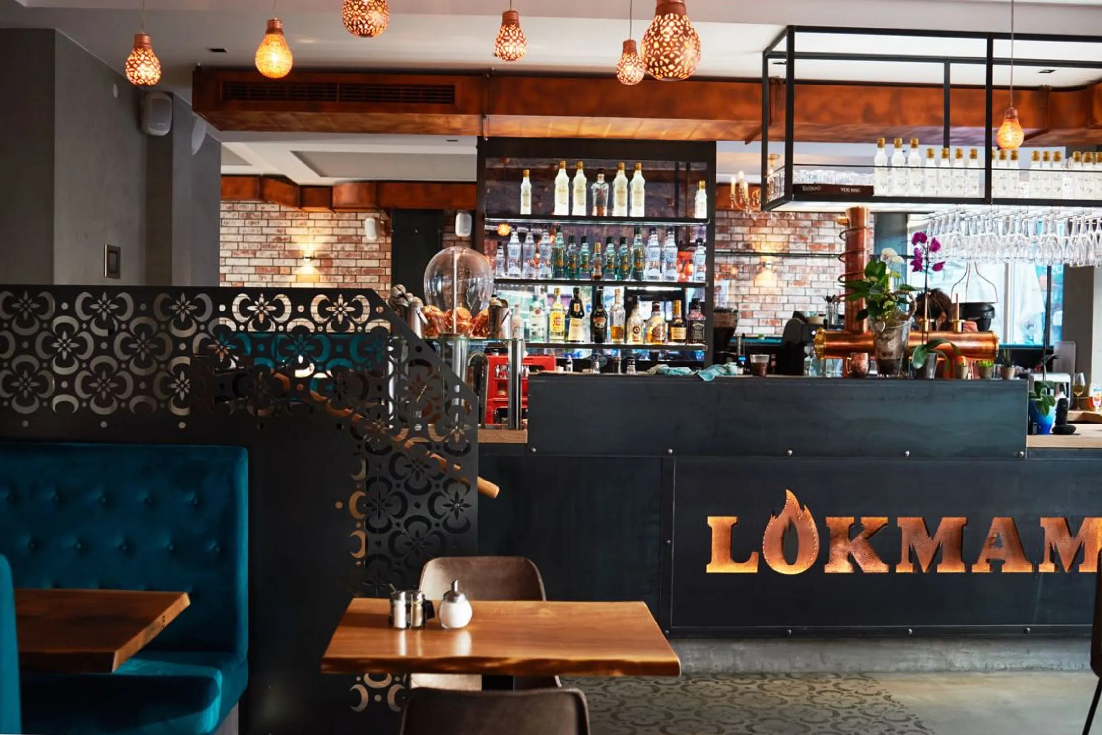 Das neue Interieur von LOKMAN mit dem neuen Logo von No agency