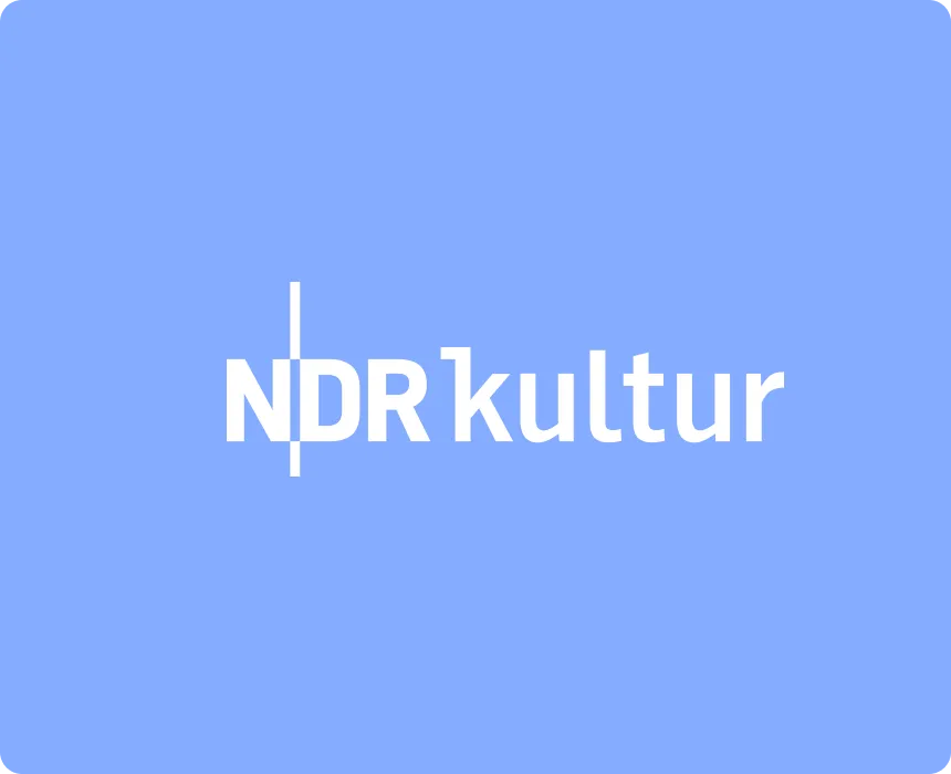 Tablet zeigt neues Webdesign der NDR Kultur Karten Website