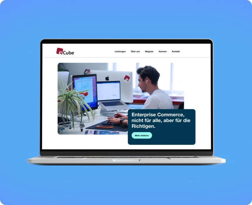 Macbook zeigt den Landingscreen der eCube Website