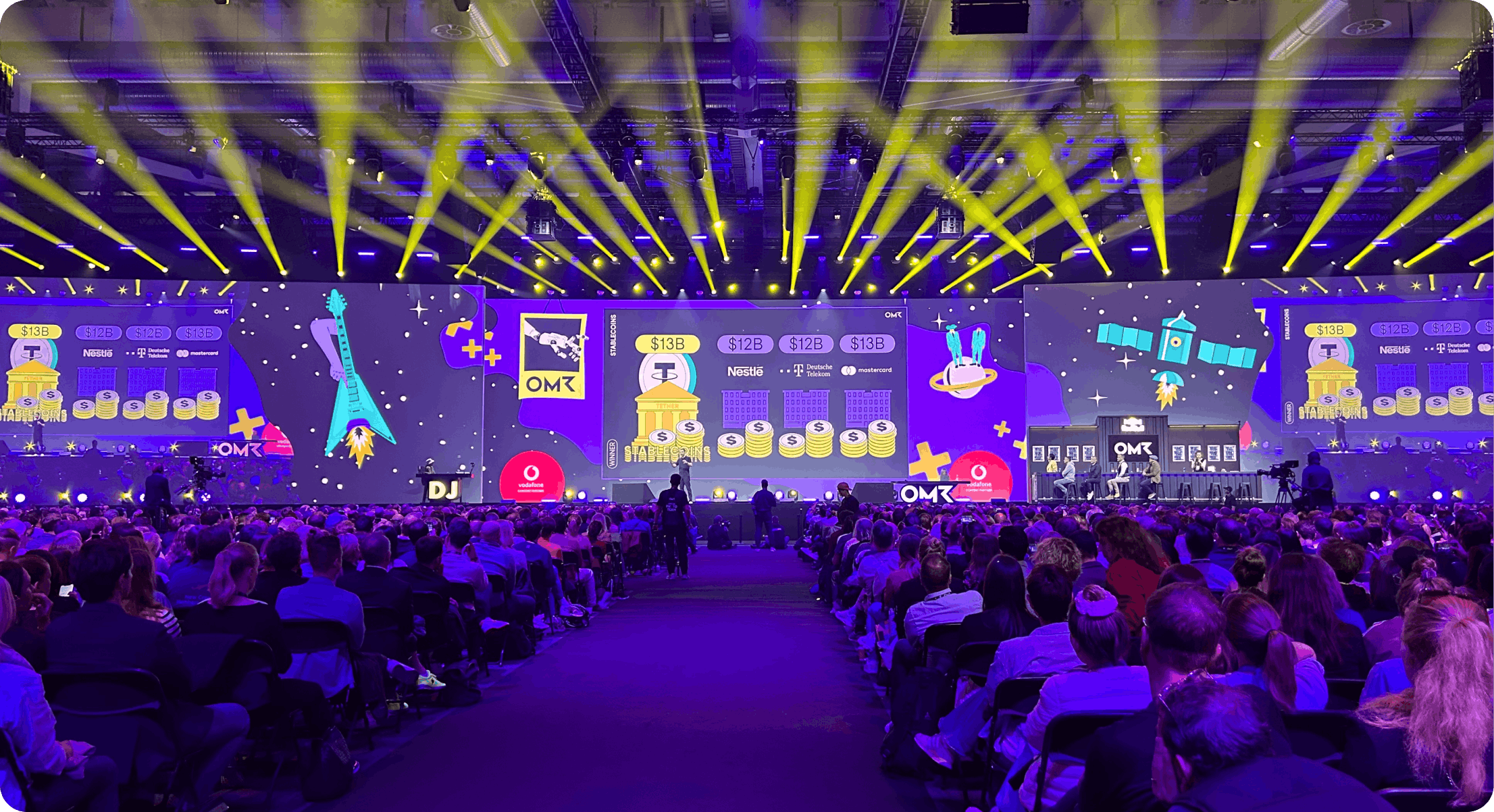 Professionelles Keynote Design auf großer LED-Wall Konferenzbühne