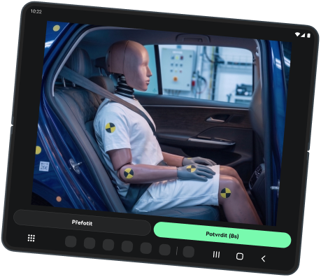 Photo Creation Guide photo confirmation screen on a foldable device