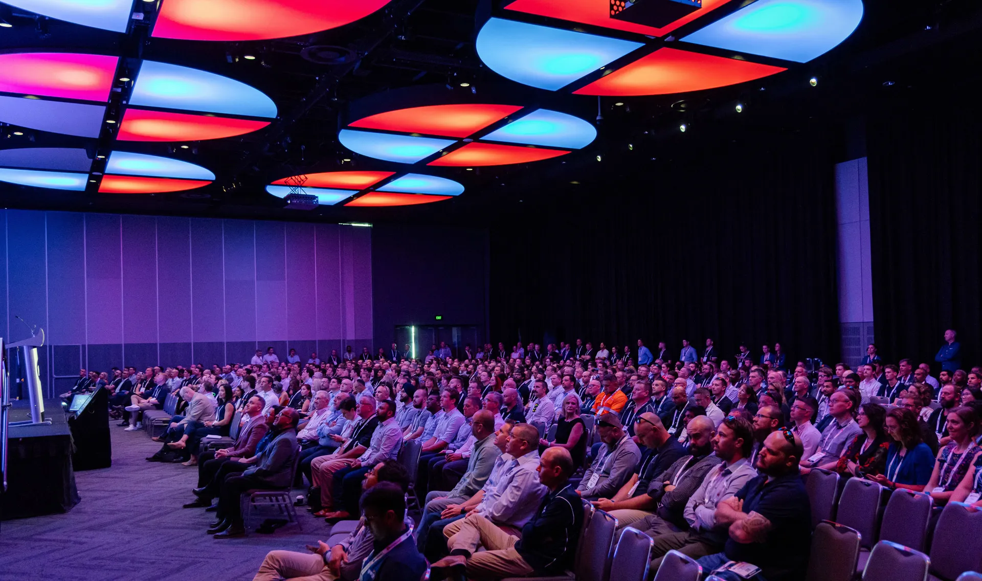 Large audience seated at MAINSTREAM Summit