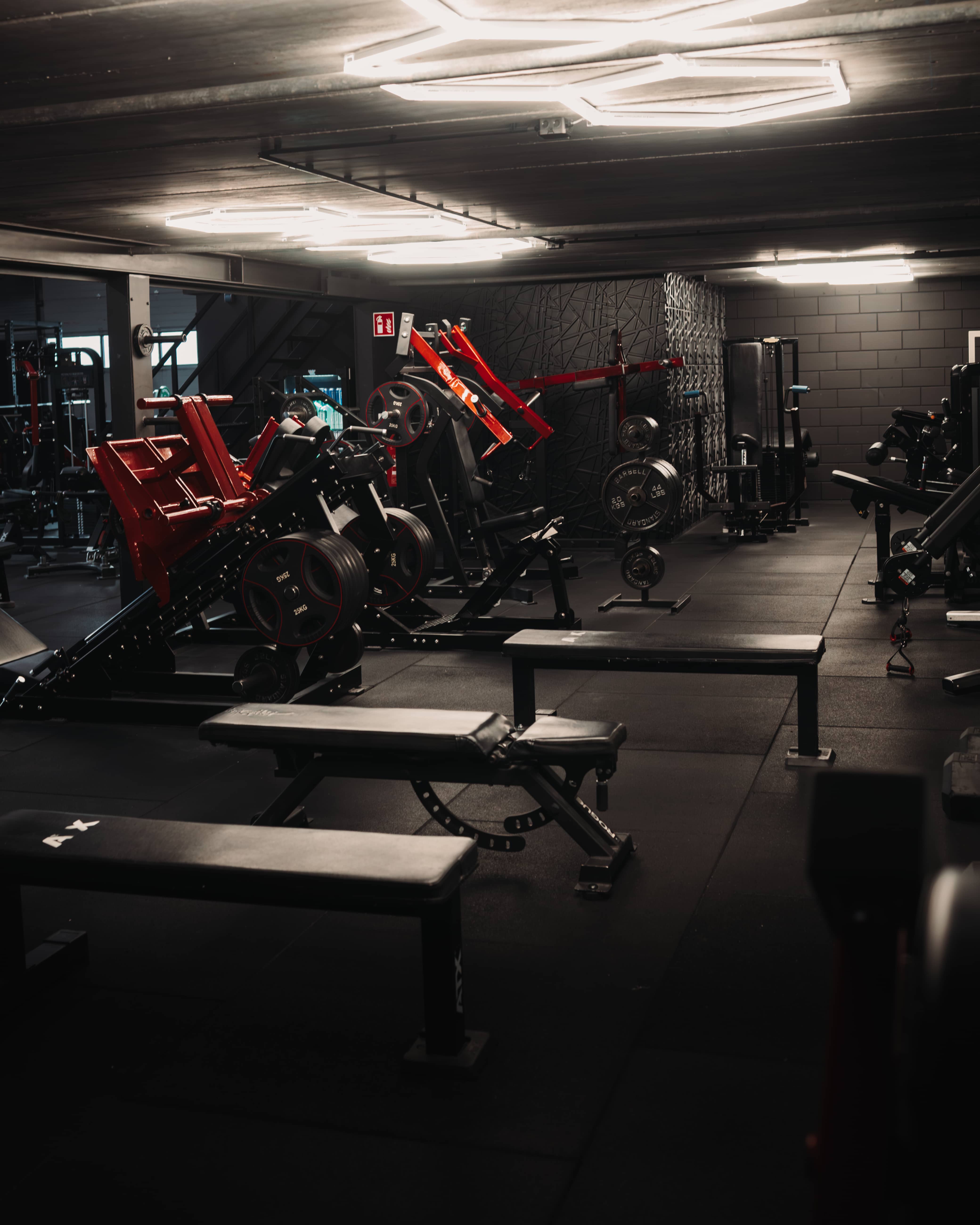 Onze gym is ingericht voor lifters die klaar zijn met de drukte, het wachten op machines en mensen die niet ECHT willen trainen