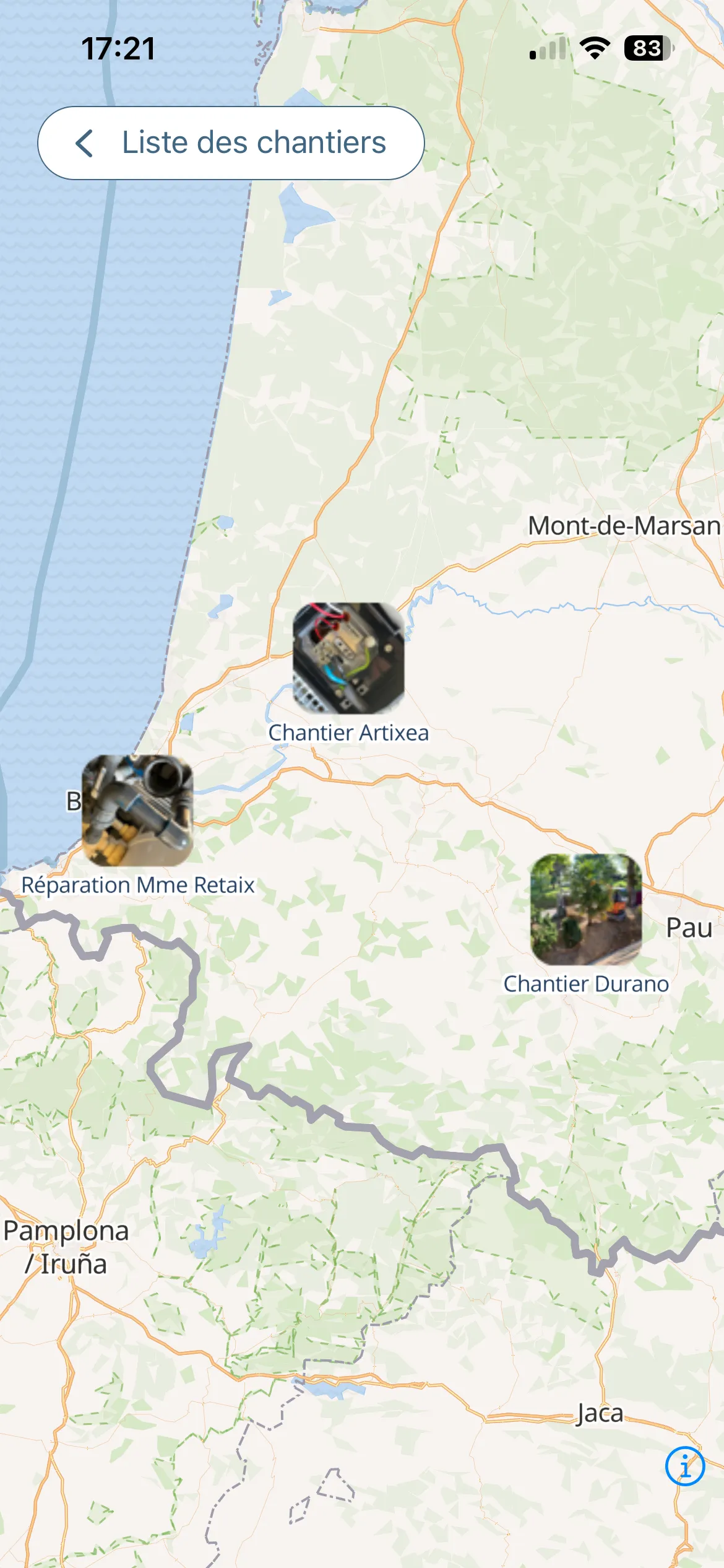 Carte des chantiers sur mobile Letmo avec des vignettes photo géolocalisées autour de Pau